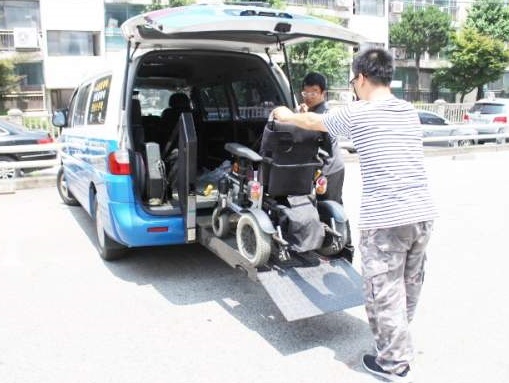 휠체어 탑승이 가능한 중증장애인 특장차량.ⓒ에이블뉴스DB